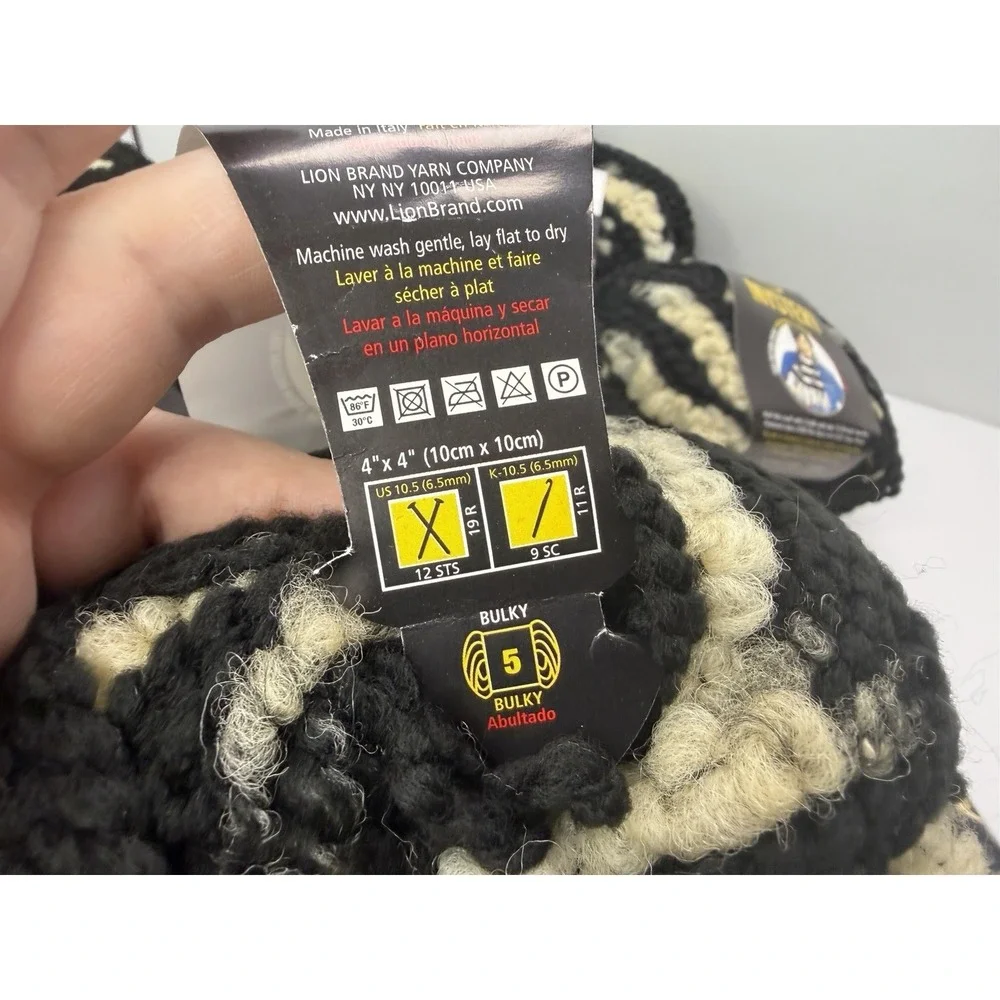 Lion‎ Brand Mystery Yarn Lot Of 12 Acrylic Wool Blend Black Pearl Bulky
